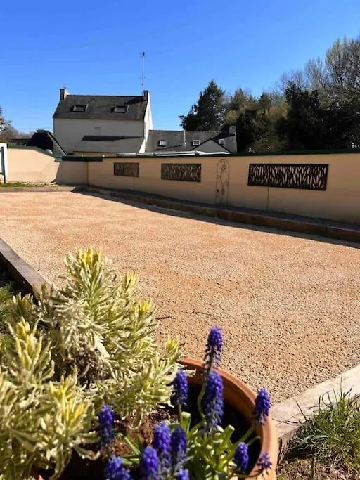 Holiday home Gite Bihan 4P Piscine Ou Jacuzzi Saint-Evarzec