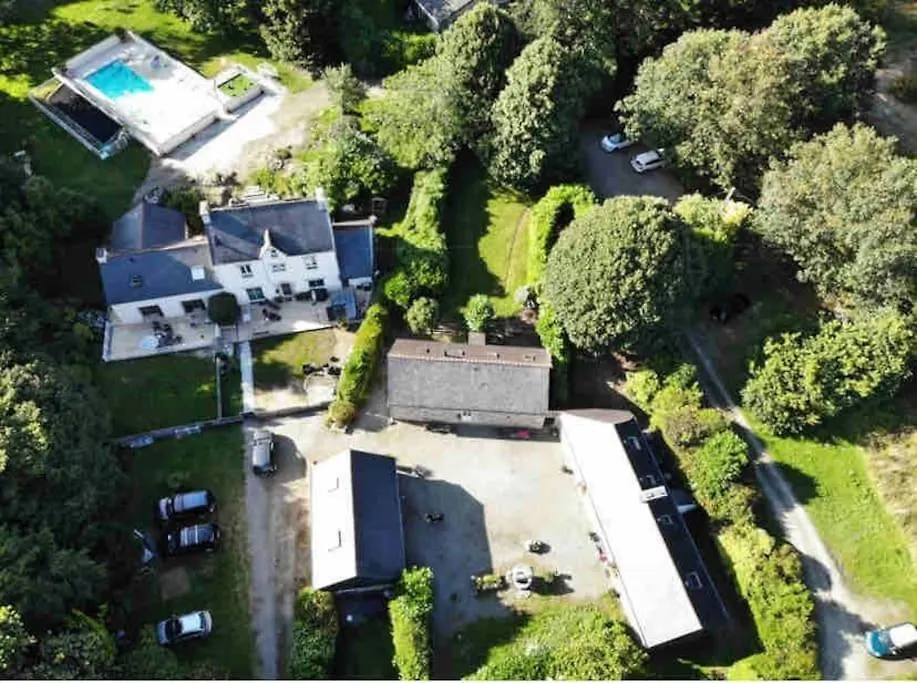Holiday home Gite Bihan 4P Piscine Ou Jacuzzi Saint-Evarzec