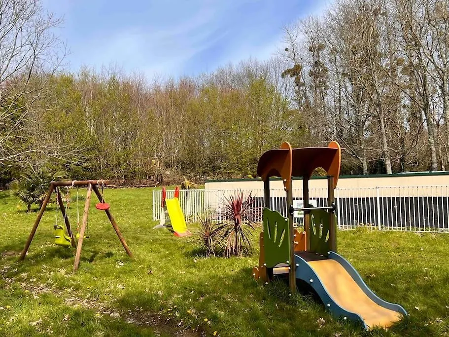 Gite Bihan 4P Piscine Ou Jacuzzi Saint-Evarzec Holiday home