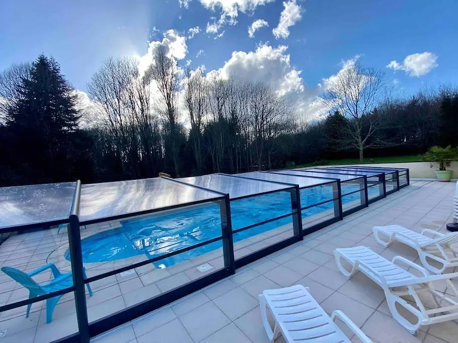 Holiday home Gite Bihan 4P Piscine Ou Jacuzzi Saint-Evarzec
